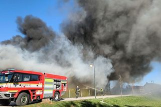 Na Semilsku hoří průmyslový areál - Novinky